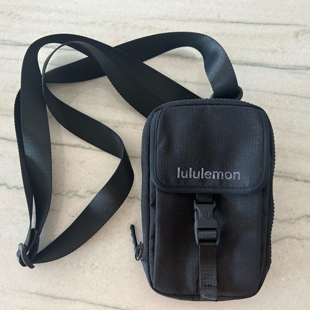 Lululemon Belt Bag in Black